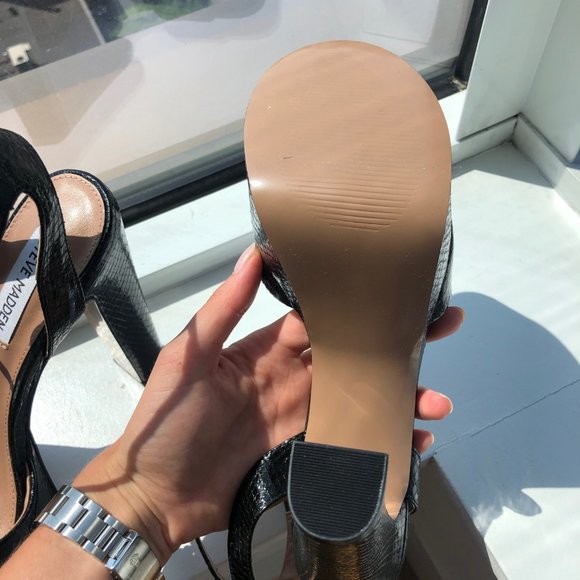 *NEW* Steve Madden Black Snakeskin Heels - Picture 6 of 6